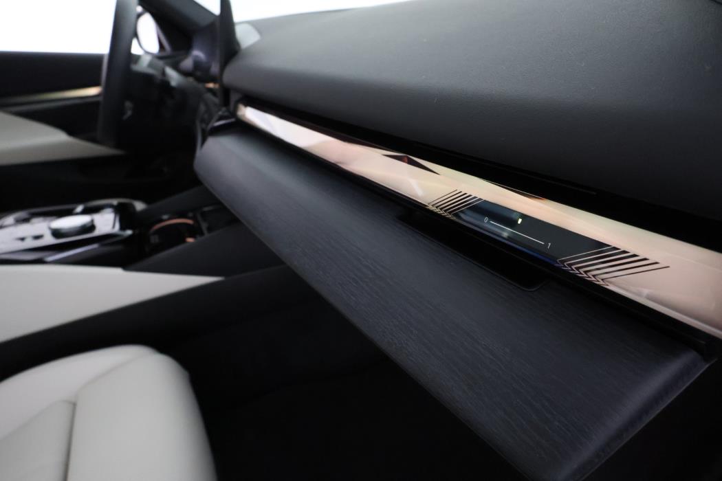 BMW i5 2025