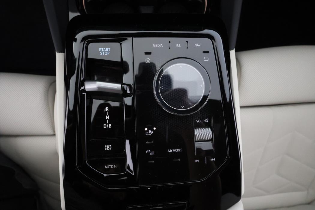 BMW i5 2025