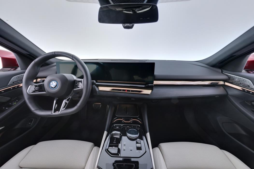 BMW i5 2025
