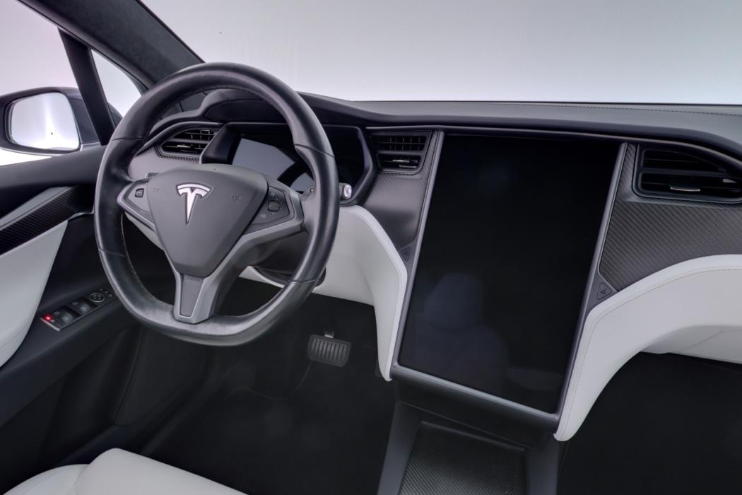 TESLA Model X 2018