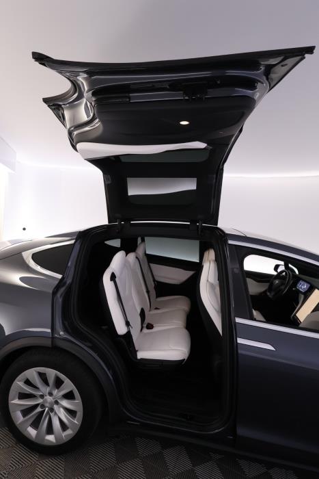 TESLA Model X 2018