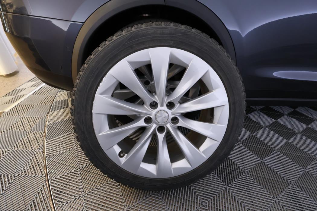TESLA Model X 2018