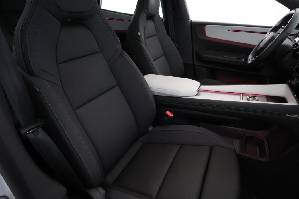 Polestar 4 2025