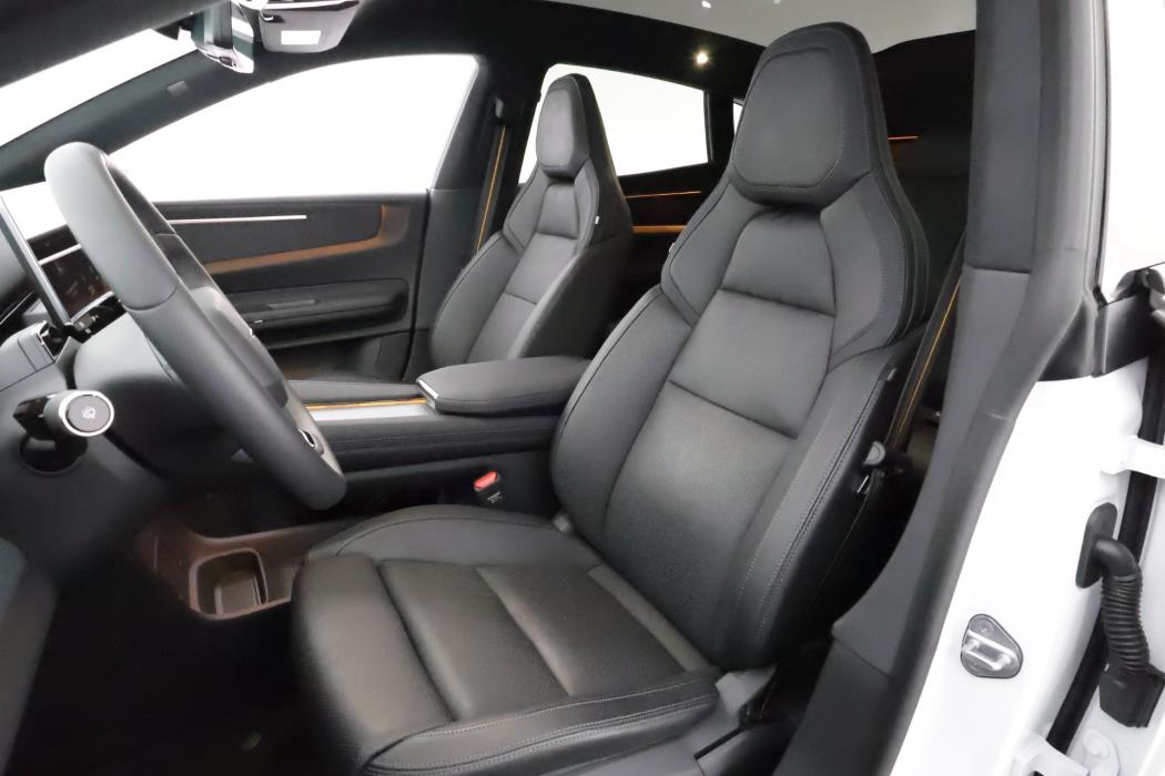 Polestar 4 2025