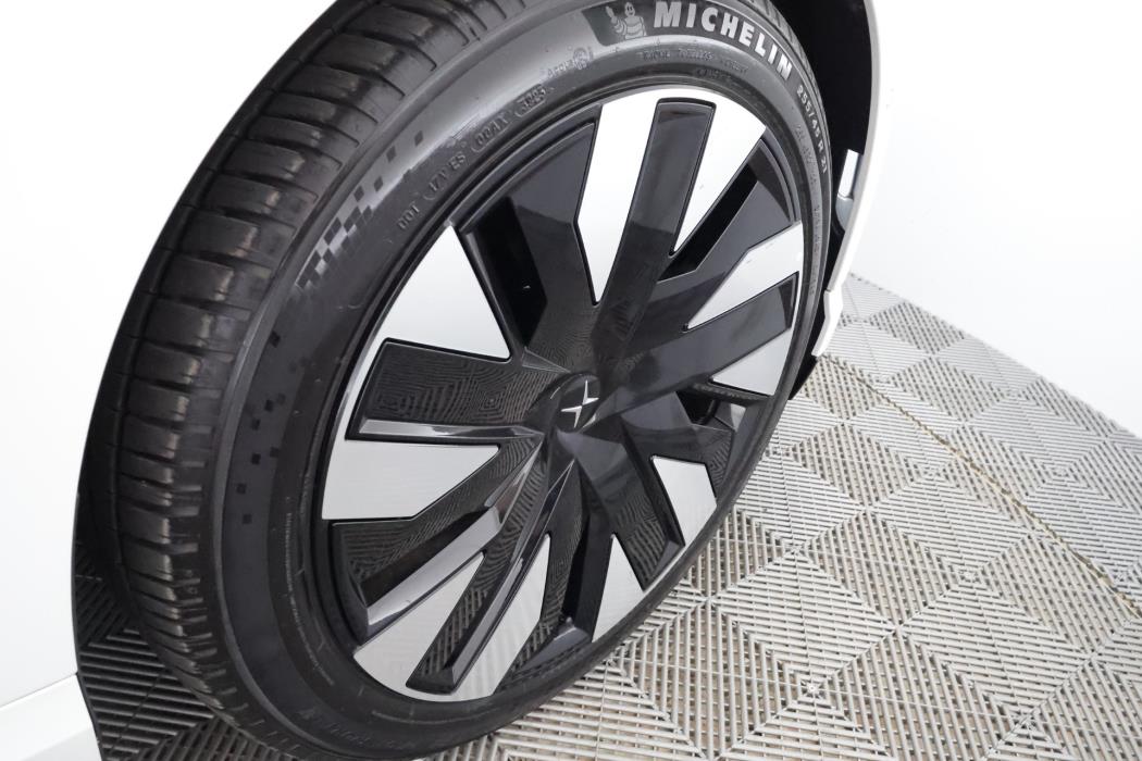 Polestar 4 2025