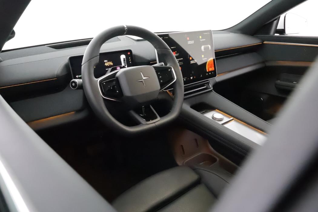 Polestar 4 2025