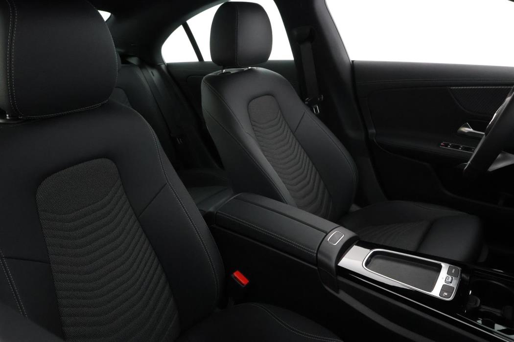 Mercedes-Benz CLA 2025