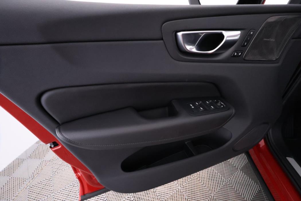 Volvo XC60 2025