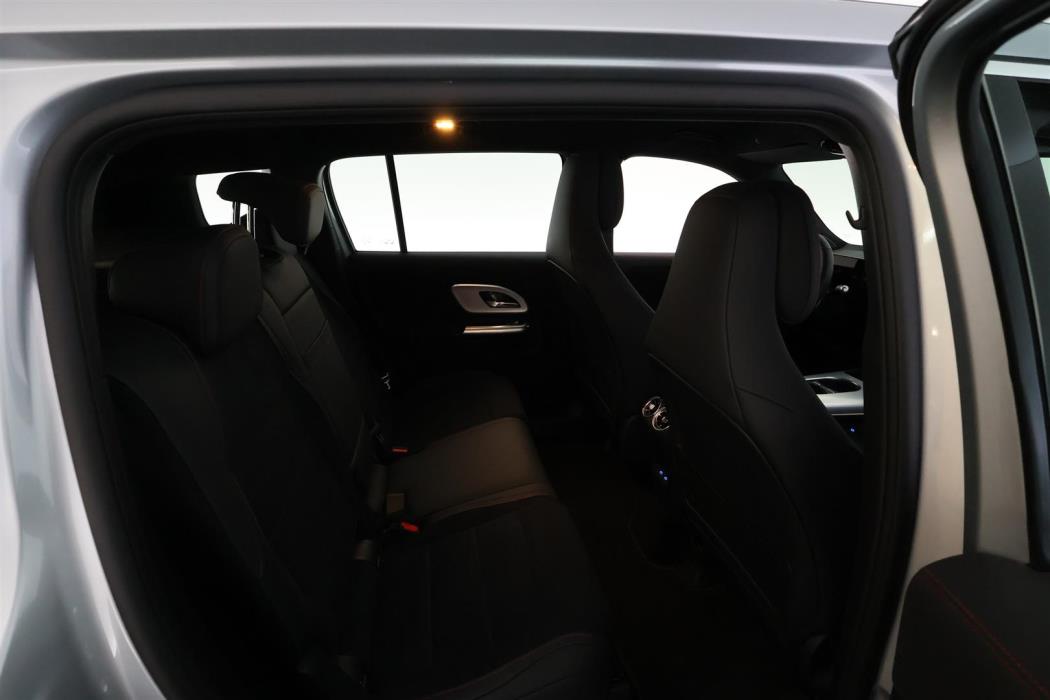Mercedes-Benz GLB 2026