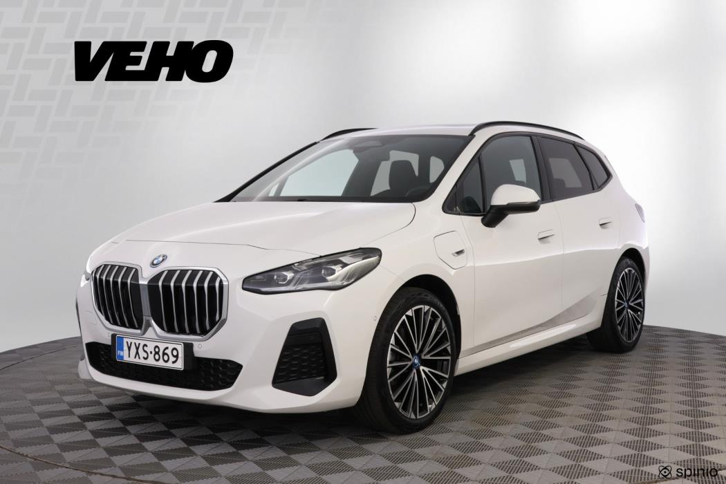 BMW 225 2023