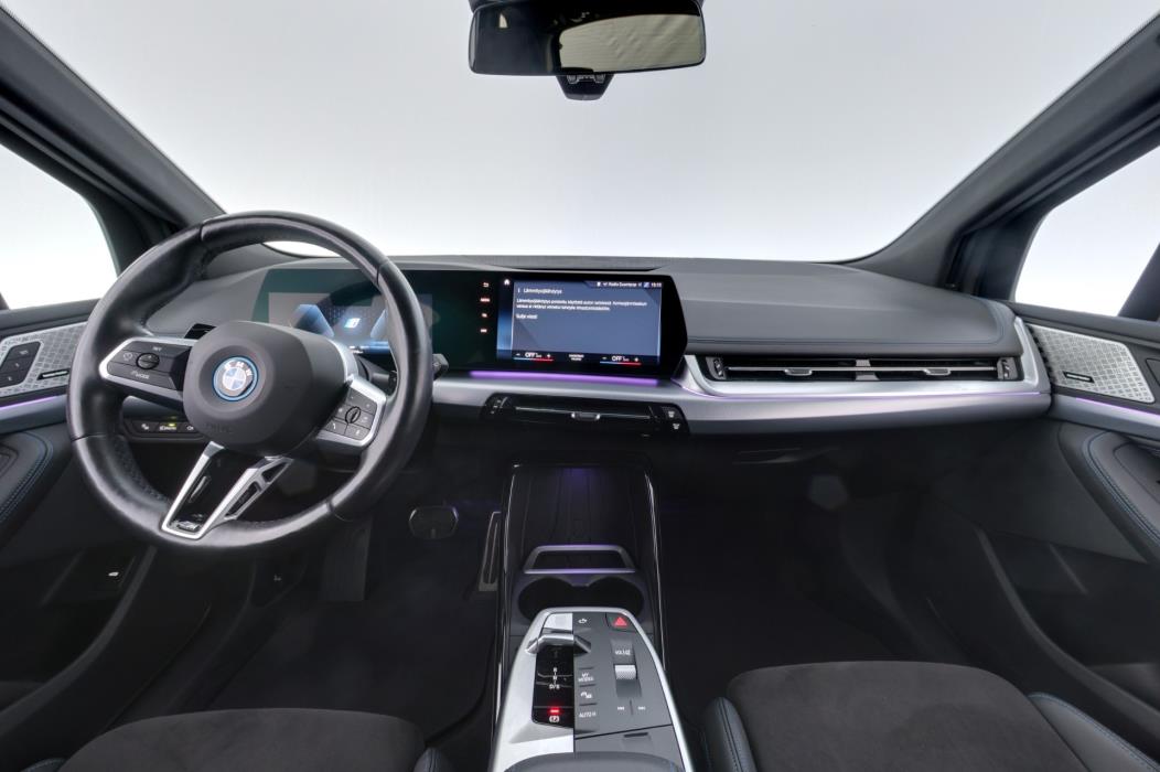 BMW 225 2023