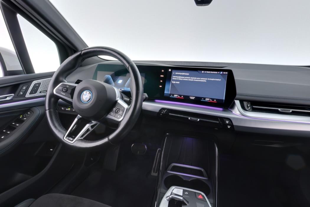 BMW 225 2023