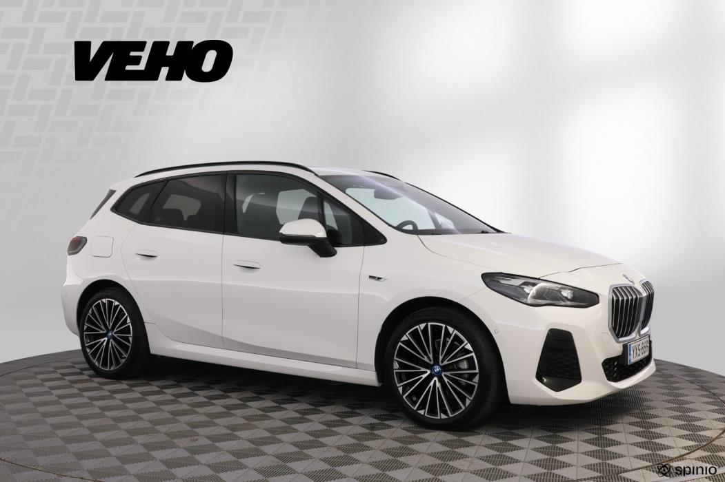BMW 225 2023