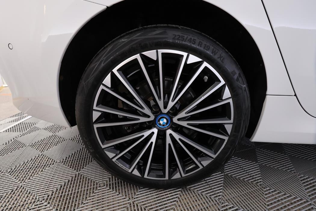 BMW 225 2023