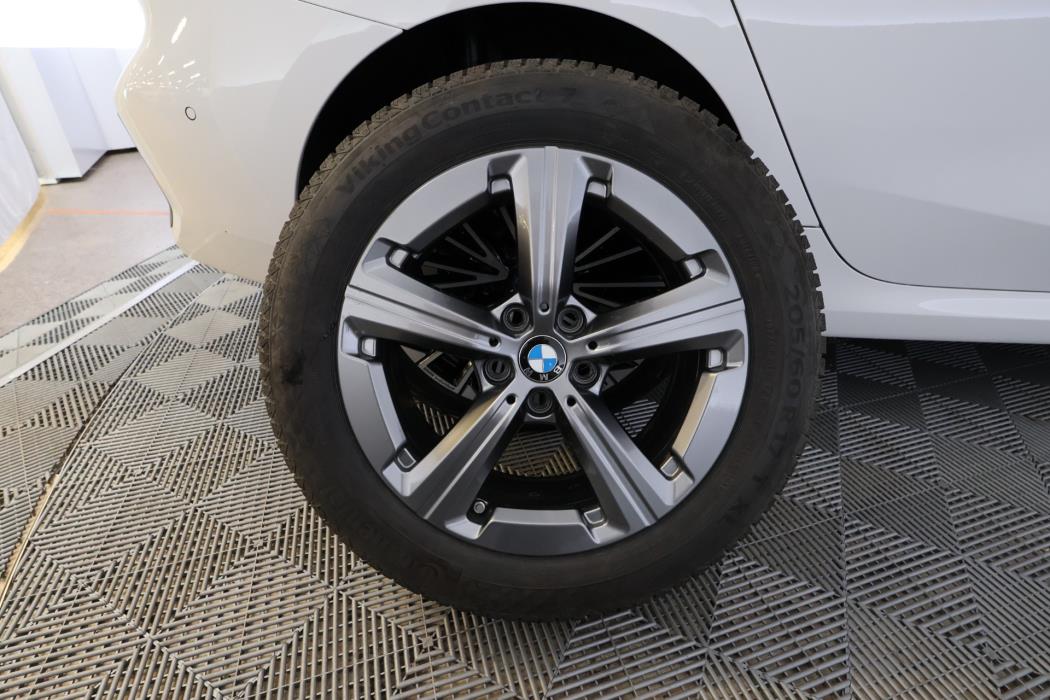 BMW 225 2023