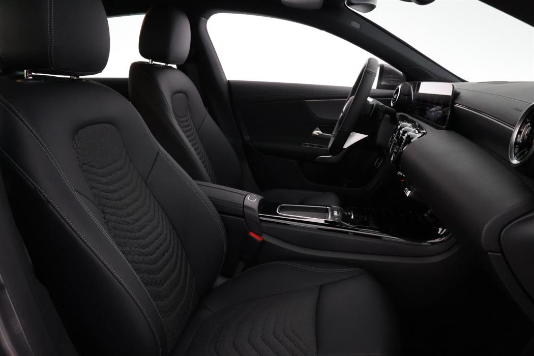 Mercedes-Benz CLA 2025