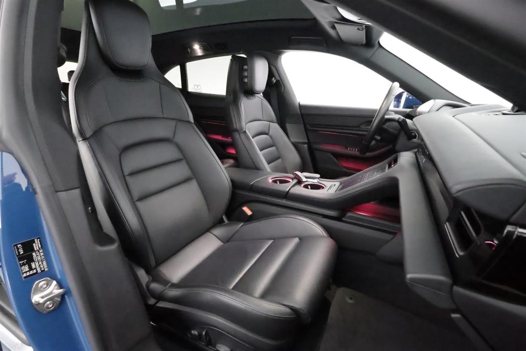PORSCHE TAYCAN 2022