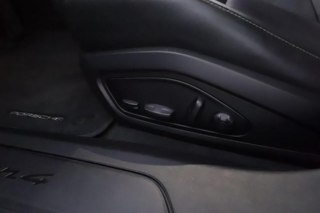 PORSCHE TAYCAN 2022