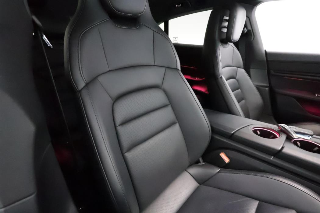 PORSCHE TAYCAN 2022