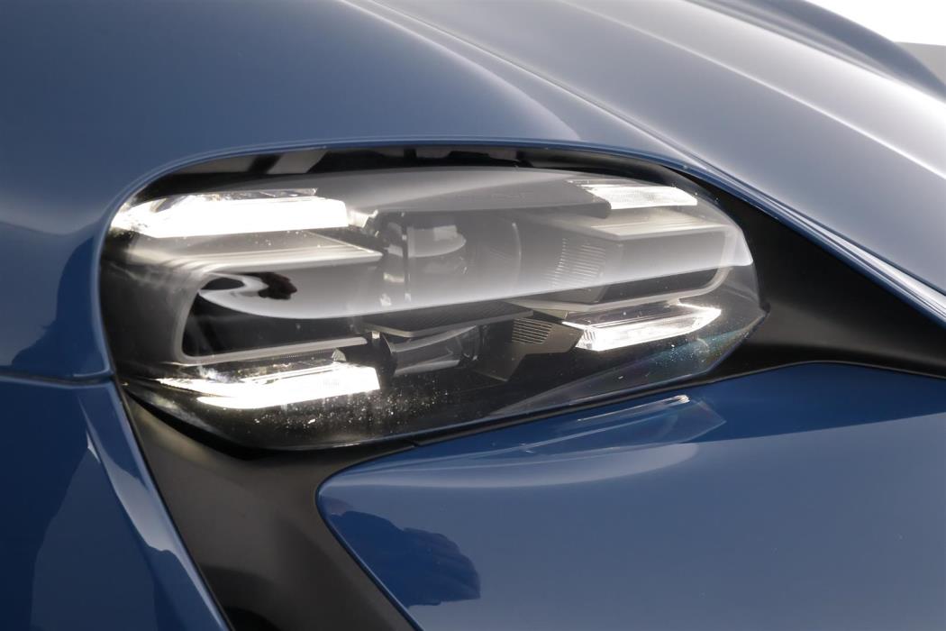 PORSCHE TAYCAN 2022