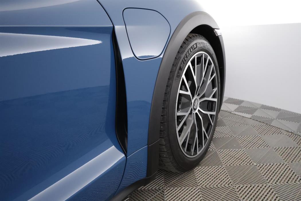 PORSCHE TAYCAN 2022