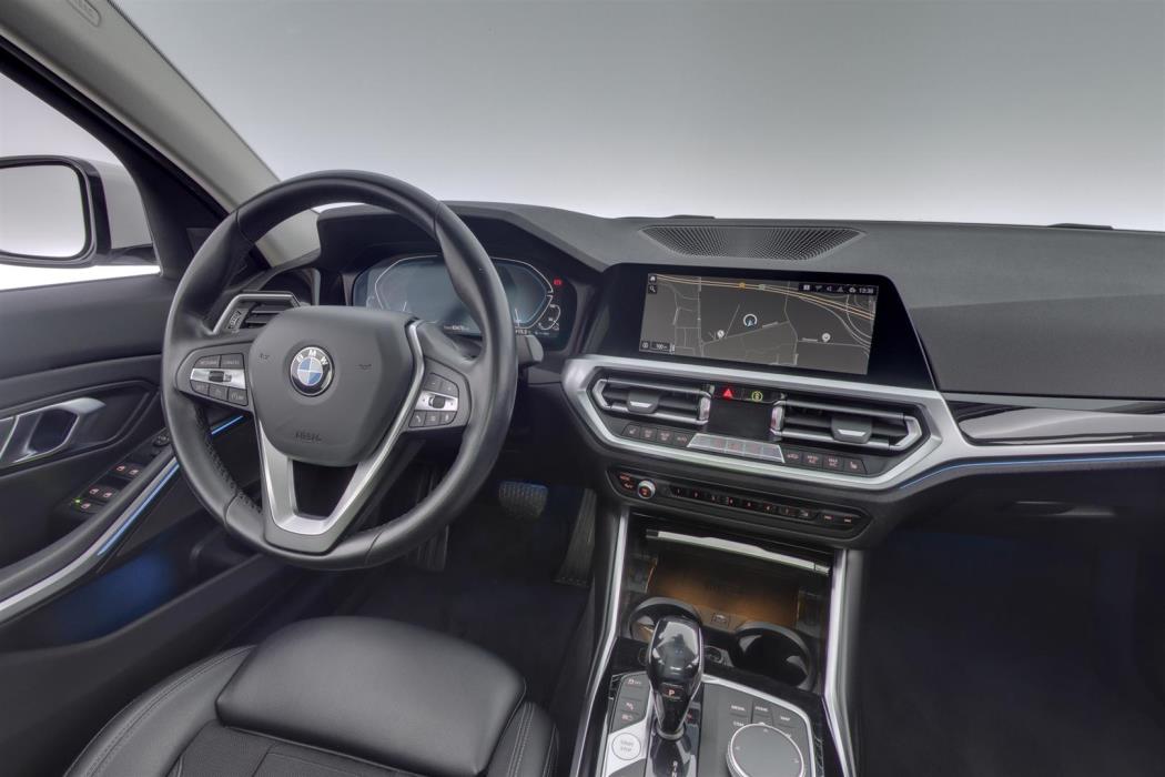BMW 330 2019