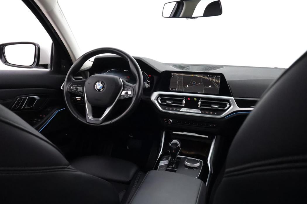BMW 330 2019