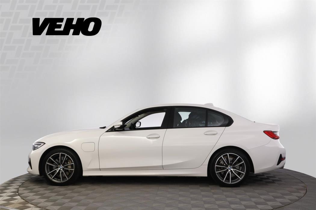 BMW 330 2019