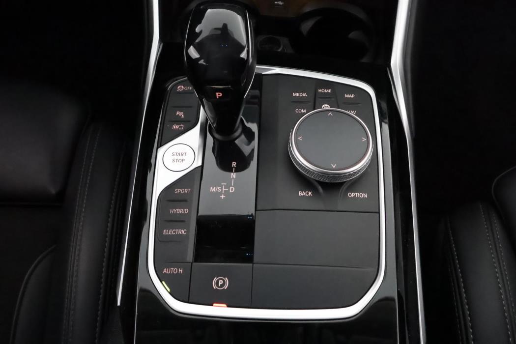BMW 330 2019