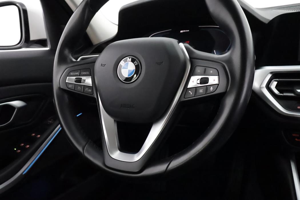 BMW 330 2019