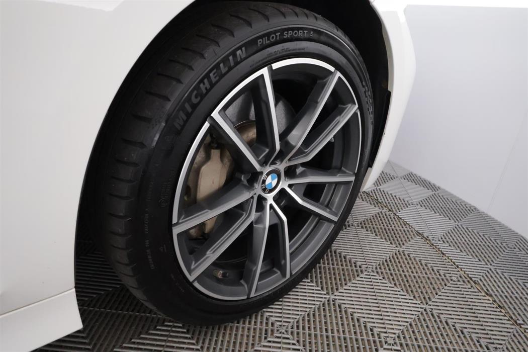 BMW 330 2019