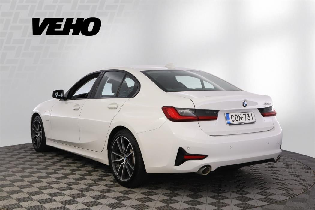 BMW 330 2019