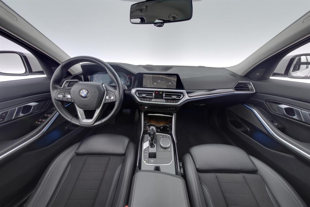 BMW 330 2019
