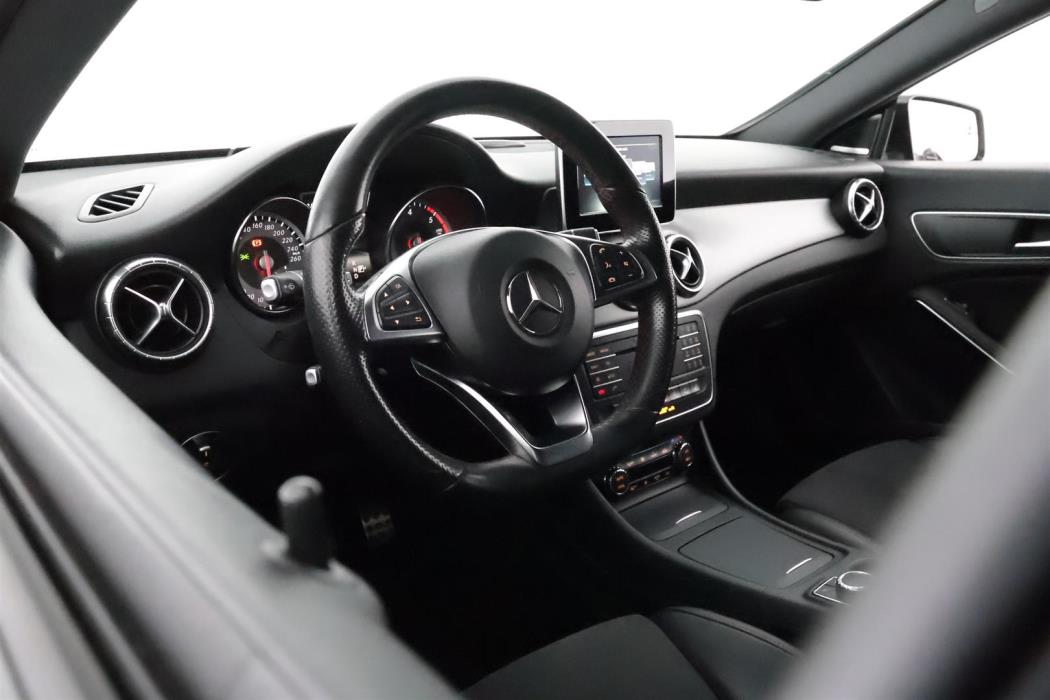 Mercedes-Benz CLA 2015