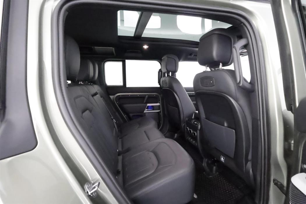 Land Rover Defender 2021