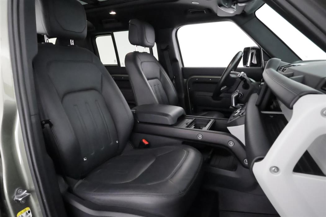 Land Rover Defender 2021