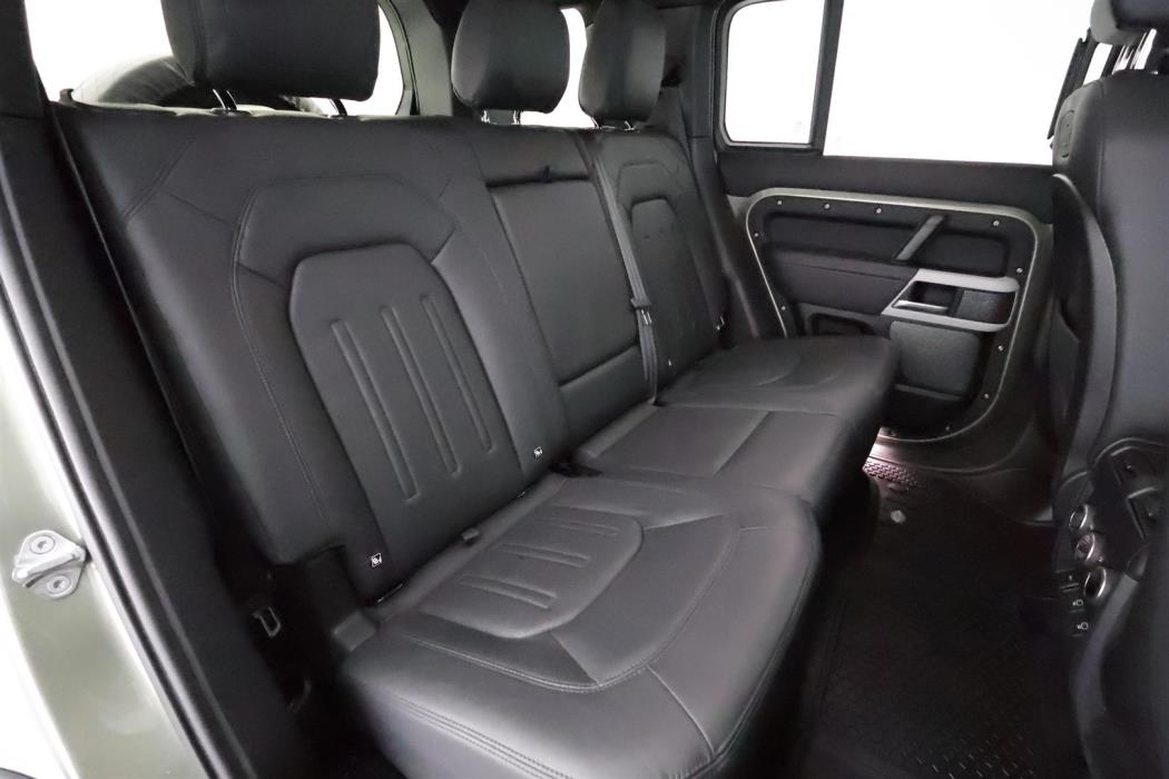 Land Rover Defender 2021