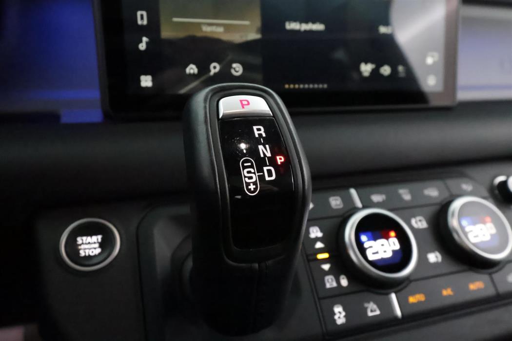 Land Rover Defender 2021