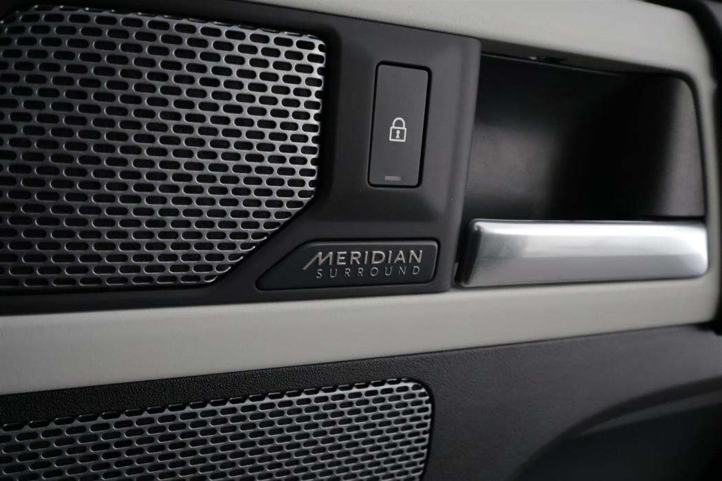 Land Rover Defender 2021