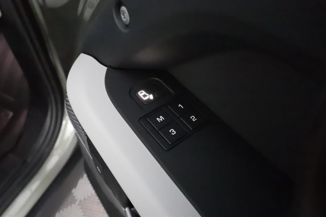 Land Rover Defender 2021