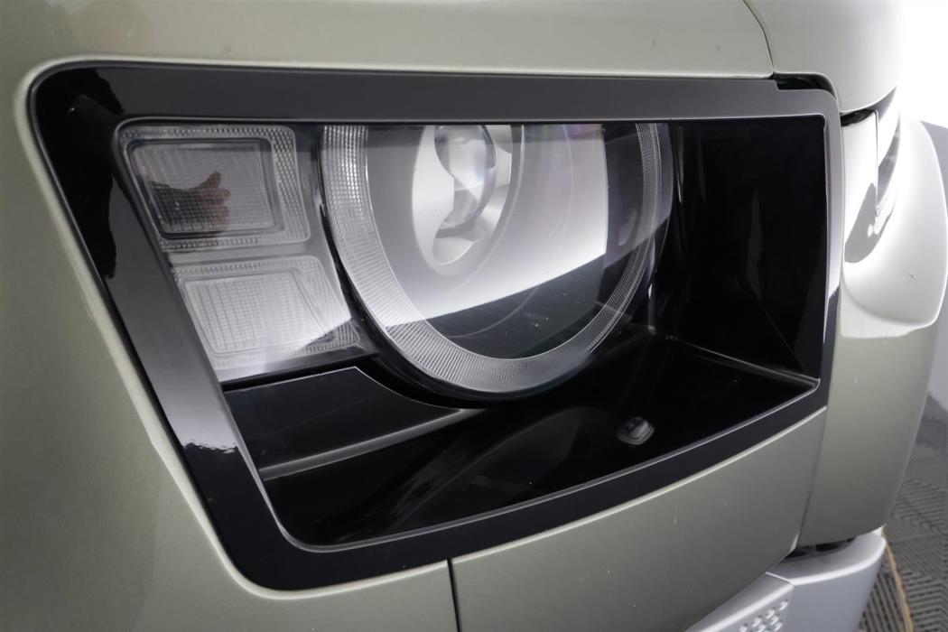 Land Rover Defender 2021