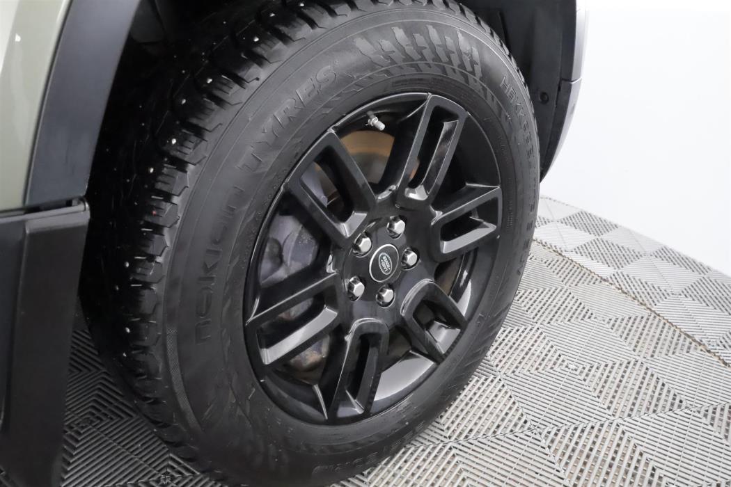 Land Rover Defender 2021