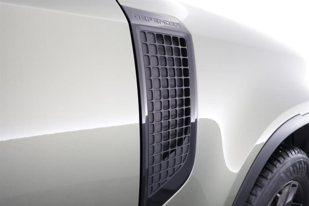 Land Rover Defender 2021