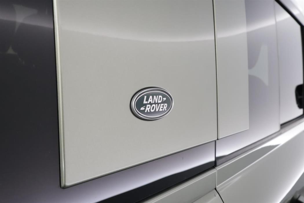 Land Rover Defender 2021