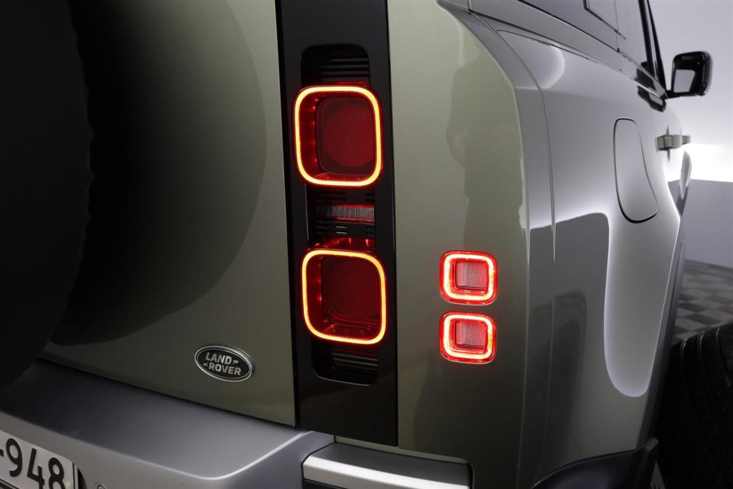 Land Rover Defender 2021