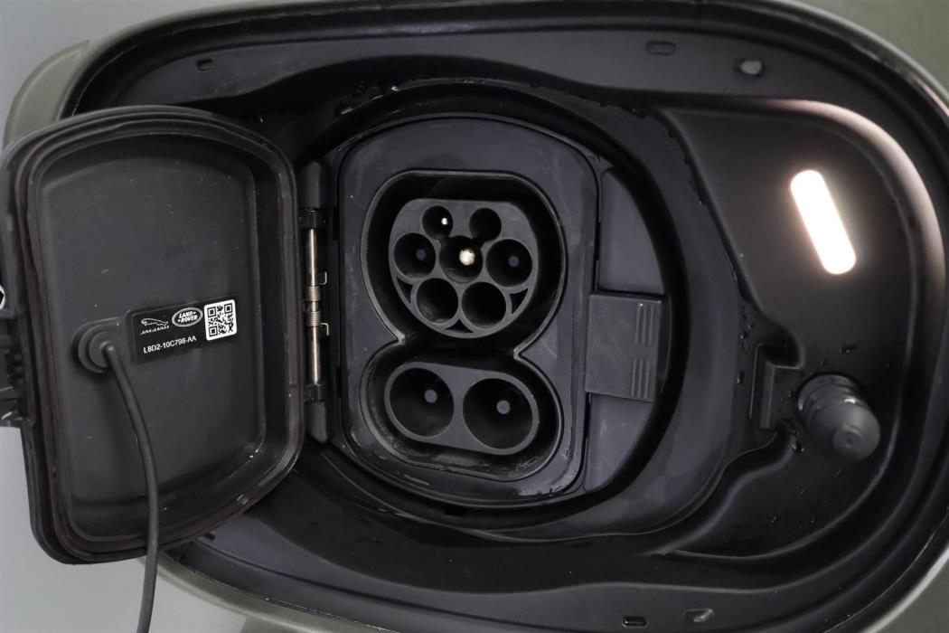 Land Rover Defender 2021