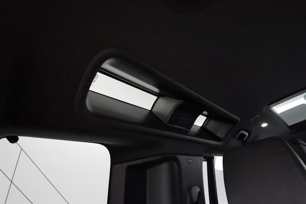 Land Rover Defender 2021