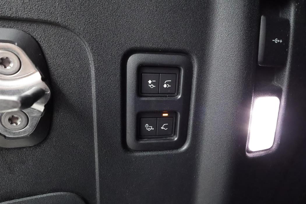 Land Rover Defender 2021