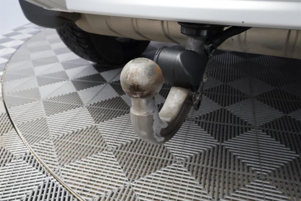 Land Rover Defender 2021