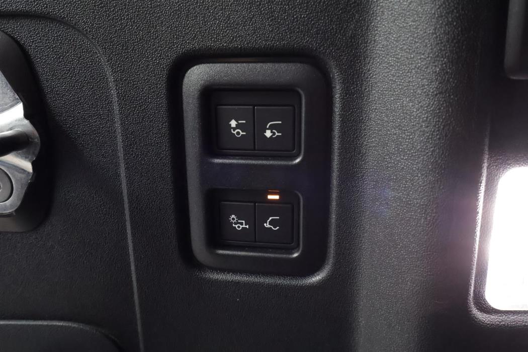 LAND ROVER DEFENDER 2023
